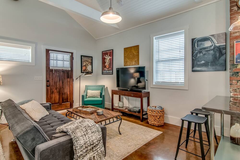 Photo of Livingroom in Urbandale Nations
