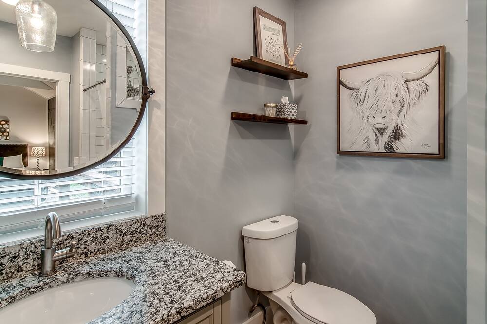Photo of Bathroom in Urbandale Nations
