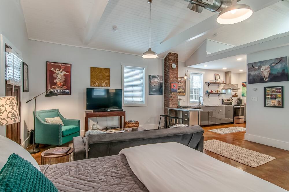 Photo of Bedroom in Urbandale Nations