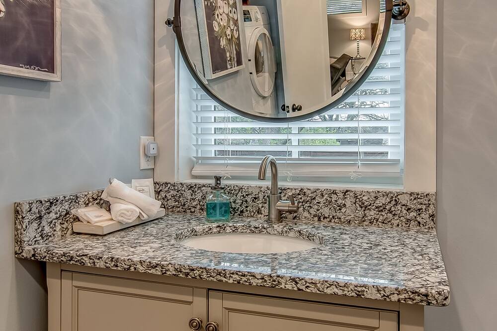 Photo of Bathroom in Urbandale Nations