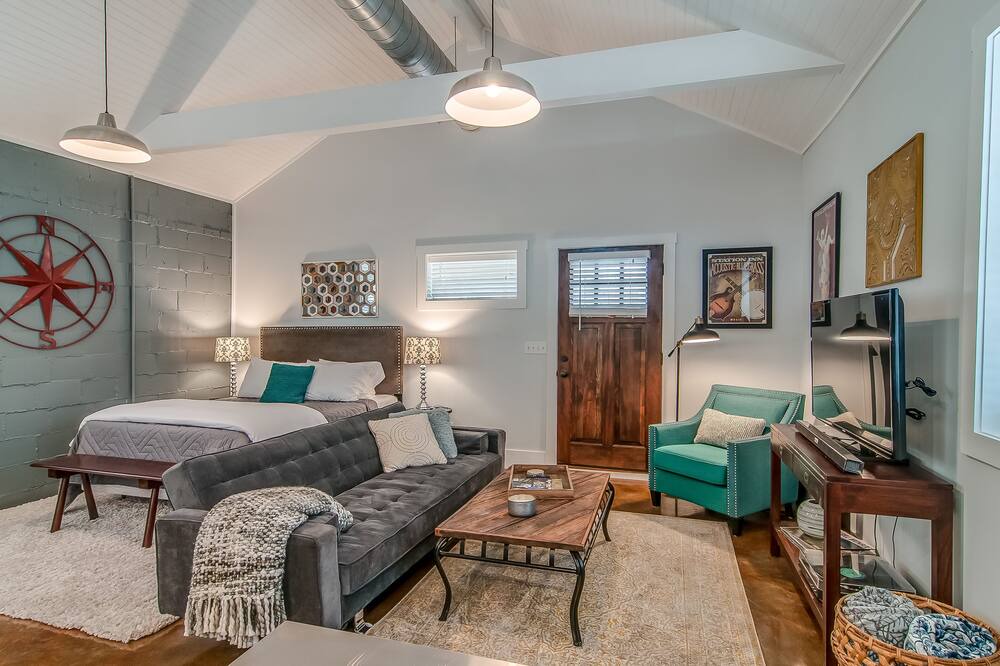 Photo of Bedroom in Urbandale Nations