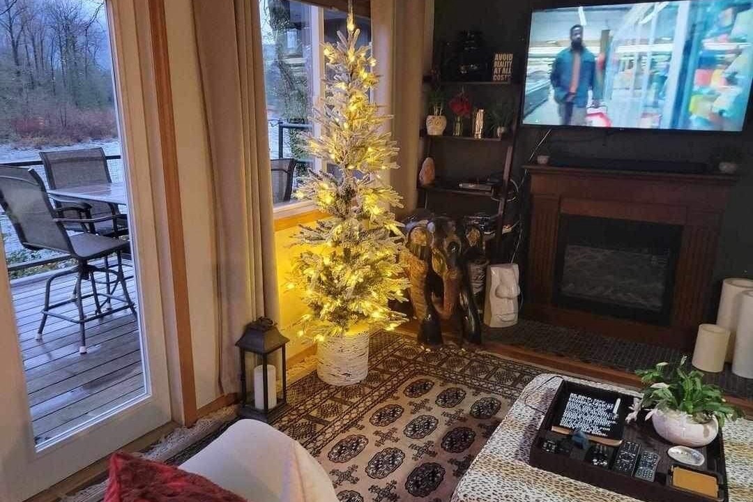 Photo of Others in Gold Bar