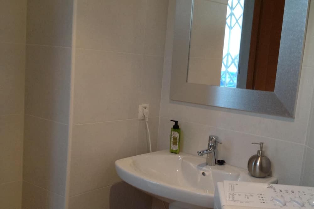 Photo of Bathroom in Benicalap