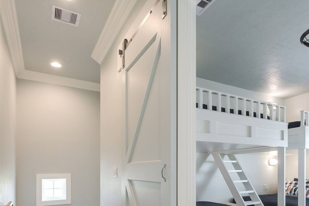 Photo of Bedroom in Crystal Beach