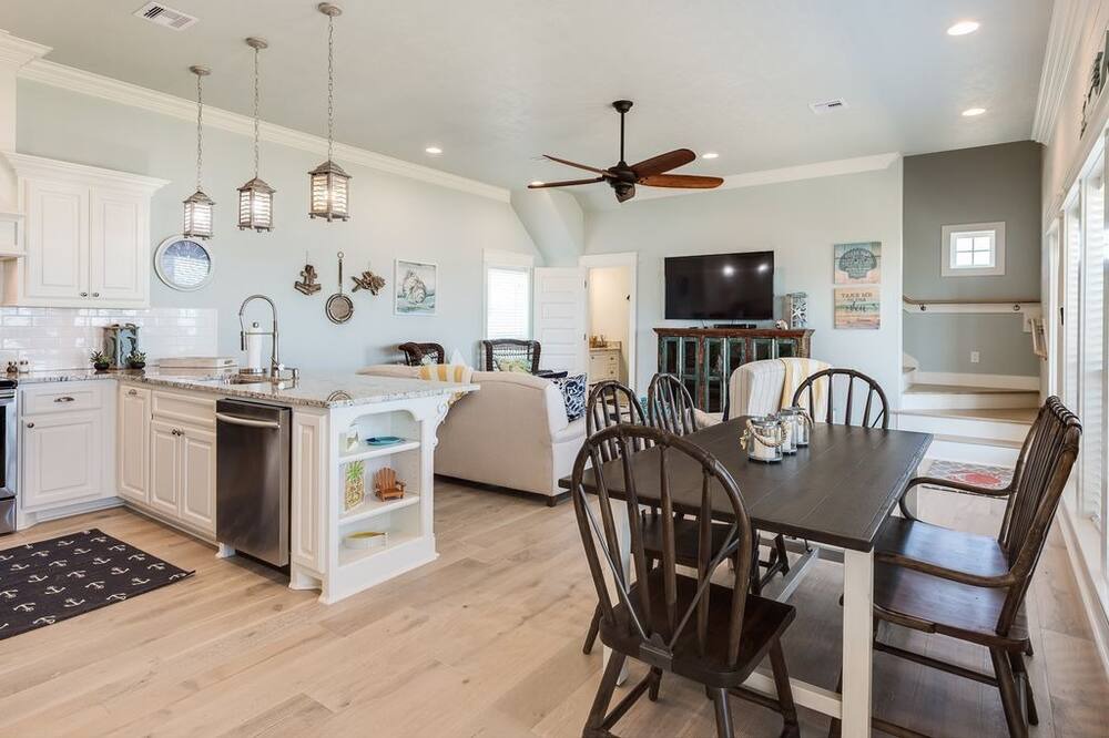 Photo of Bedroom in Crystal Beach