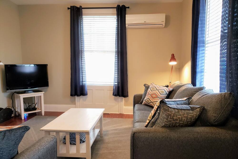 Photo of Livingroom in Mystic