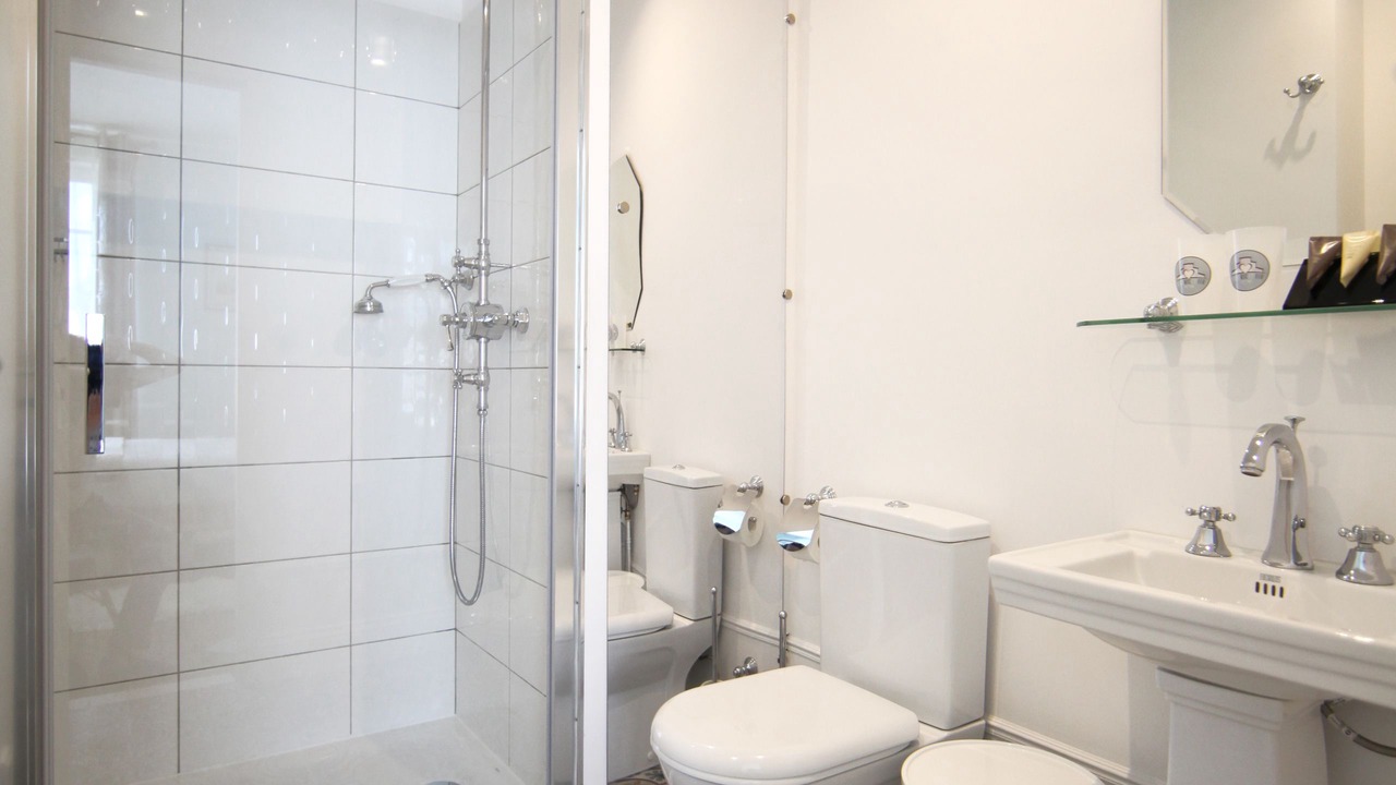 Photo of Bathroom in Coucy-le-Chateau-Auffrique