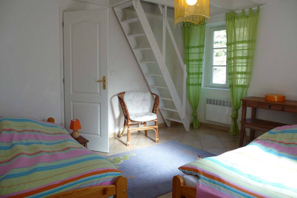 Photo of Bedroom in Brousse-le-Chateau