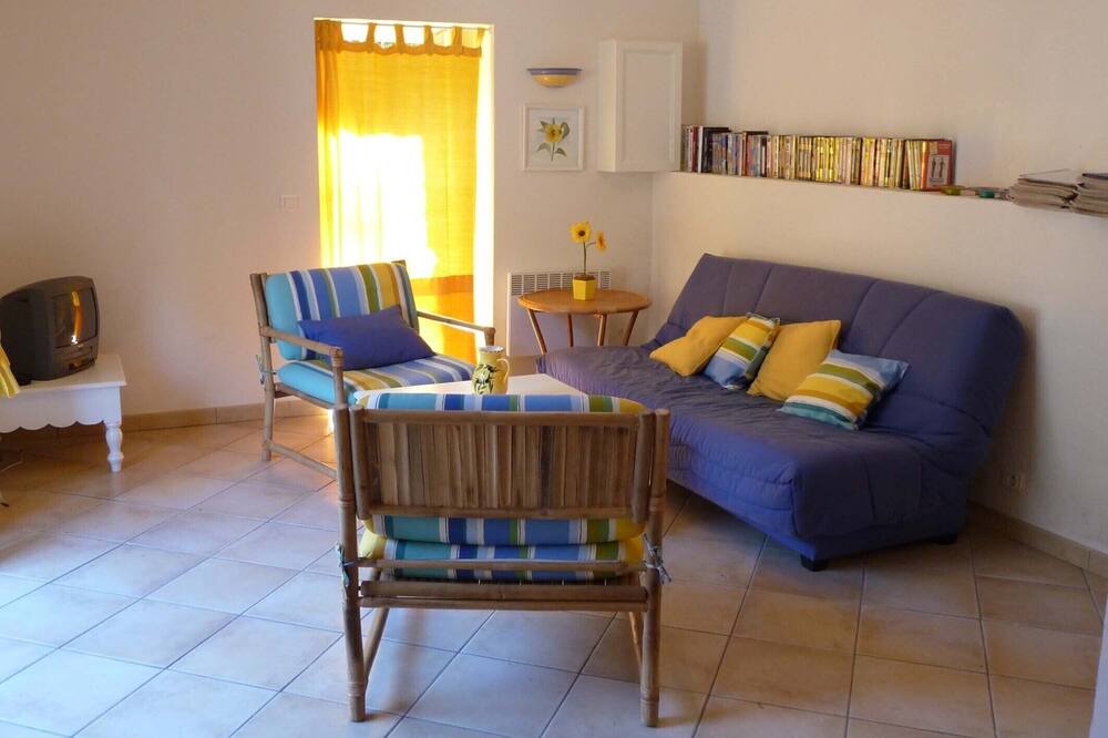Photo of Livingroom in Brousse-le-Chateau