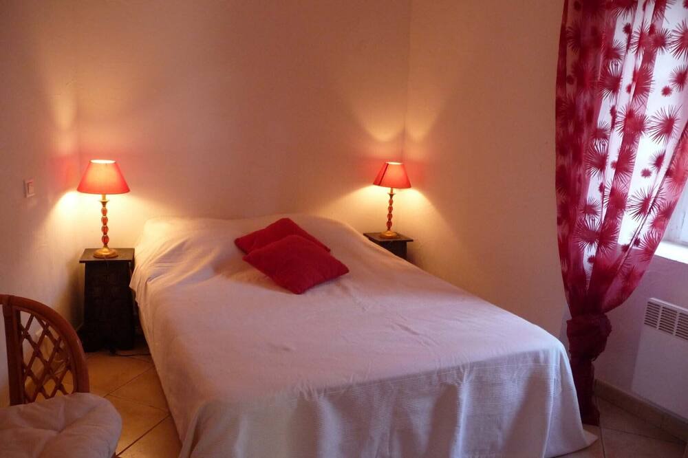Photo of Bedroom in Brousse-le-Chateau
