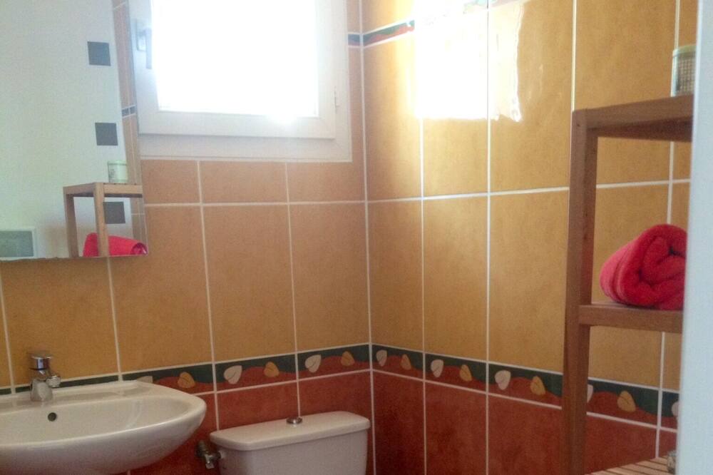 Photo of Bathroom in Villetelle
