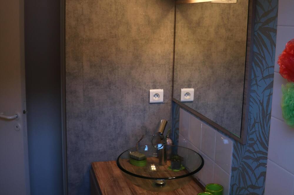 Photo of Bathroom in Saint-Geniez-d'Olt