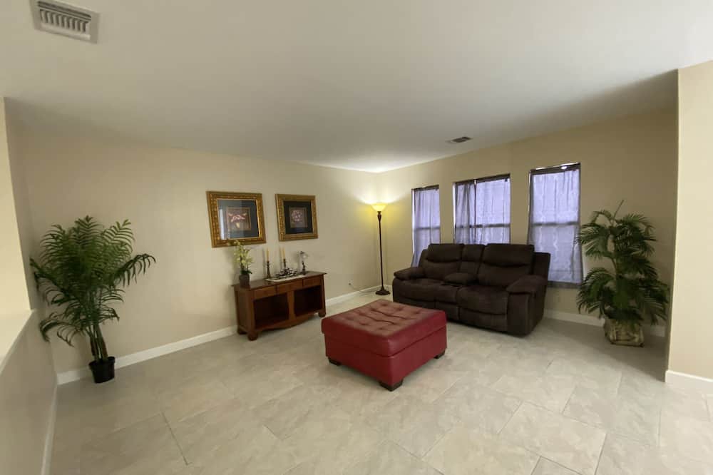 Photo of Livingroom in Northwest Crossing