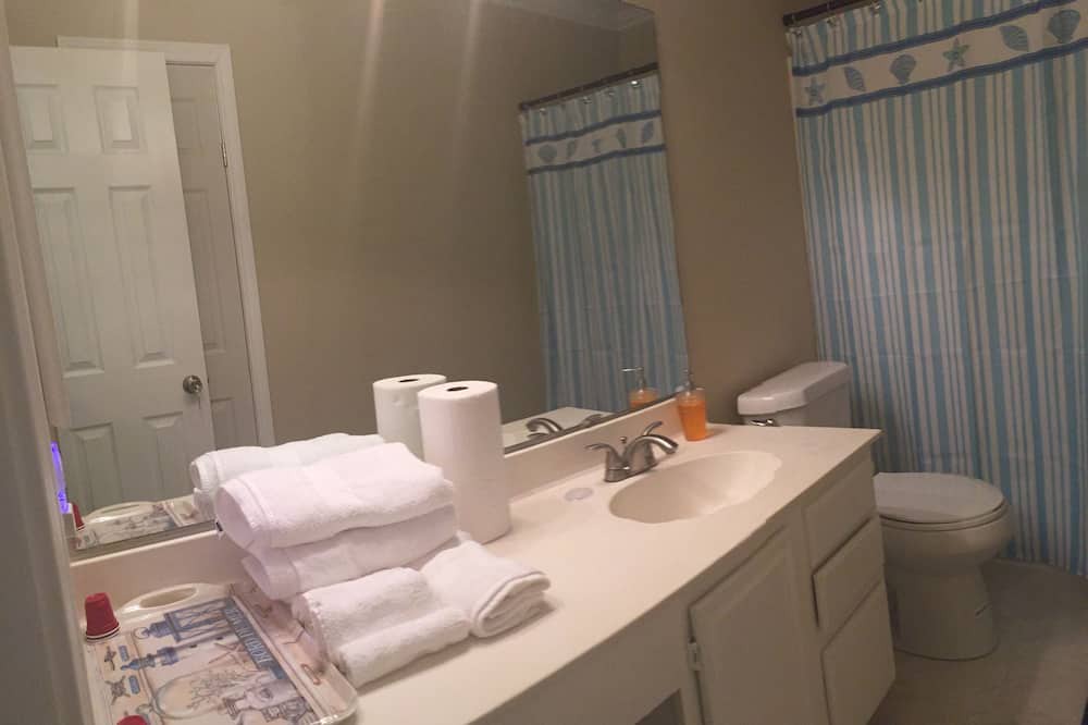 Photo of Bathroom in Northwest Crossing