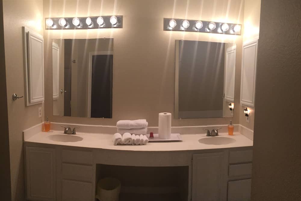 Photo of Bathroom in Northwest Crossing