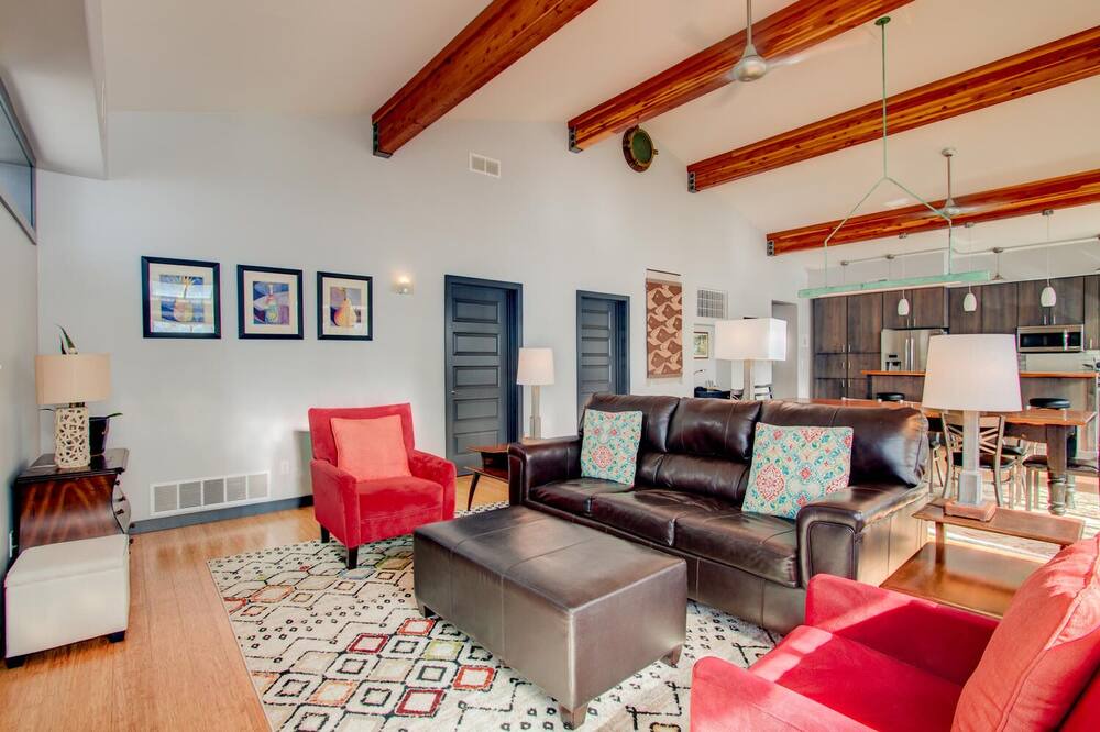 Photo of Livingroom in Mead