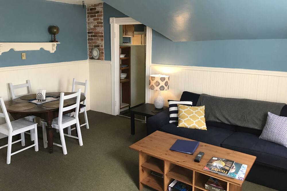 Photo of Livingroom in Mystic