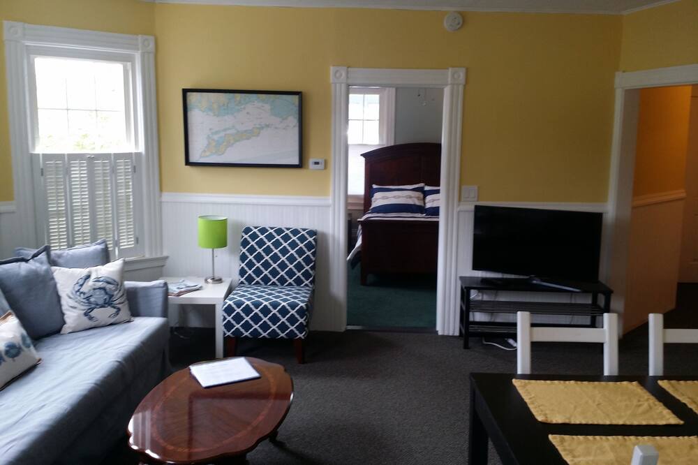 Photo of Livingroom in Mystic