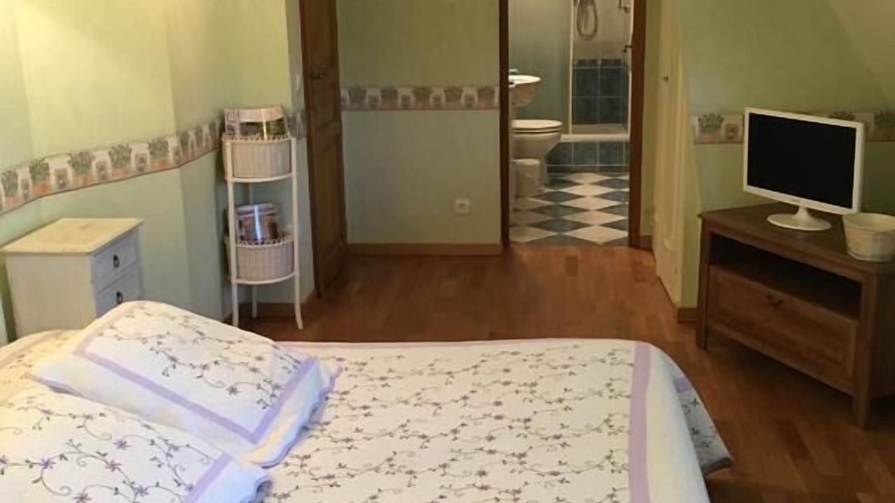Photo of Bedroom in Hardencourt-Cocherel