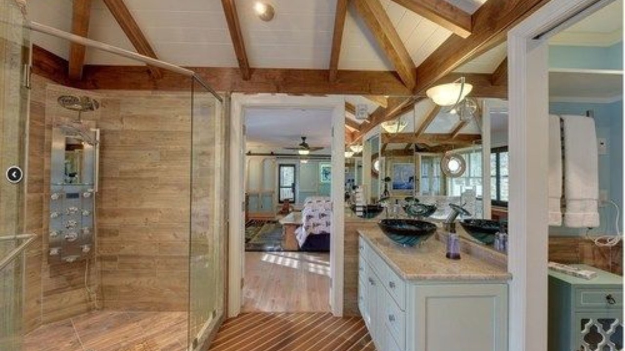 Photo of Bathroom in Saint Simons Island