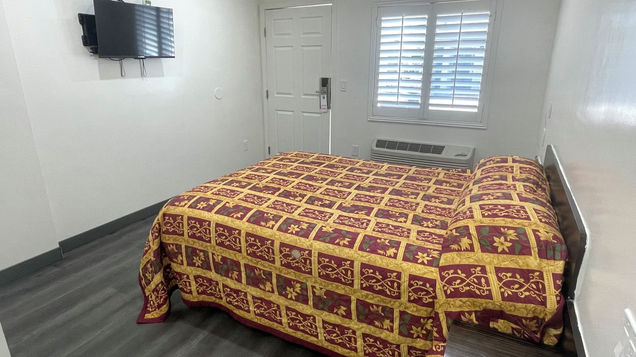 Photo of Bedroom in East Side Costa Mesa