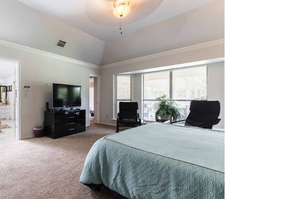 Photo of Bathroom in Lakewood Hills