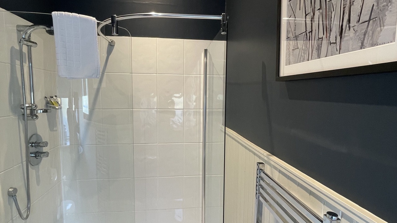 Photo of Bathroom in Cairndow