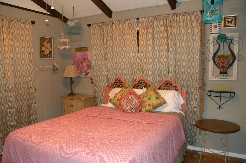 Photo of Bedroom in West Livingston