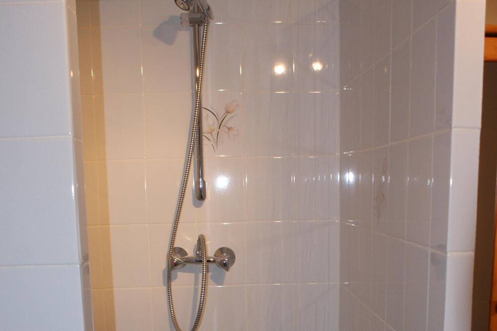 Photo of Bathroom in Castillon - Pujols Intercommunalite
