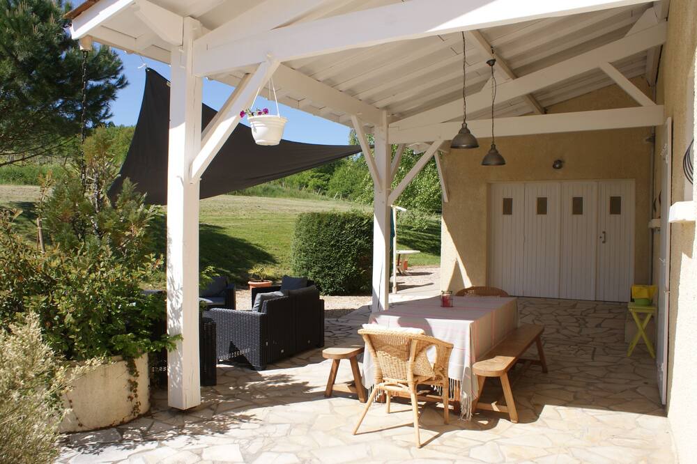 Photo of Patio Balcony in Castillon - Pujols Intercommunalite