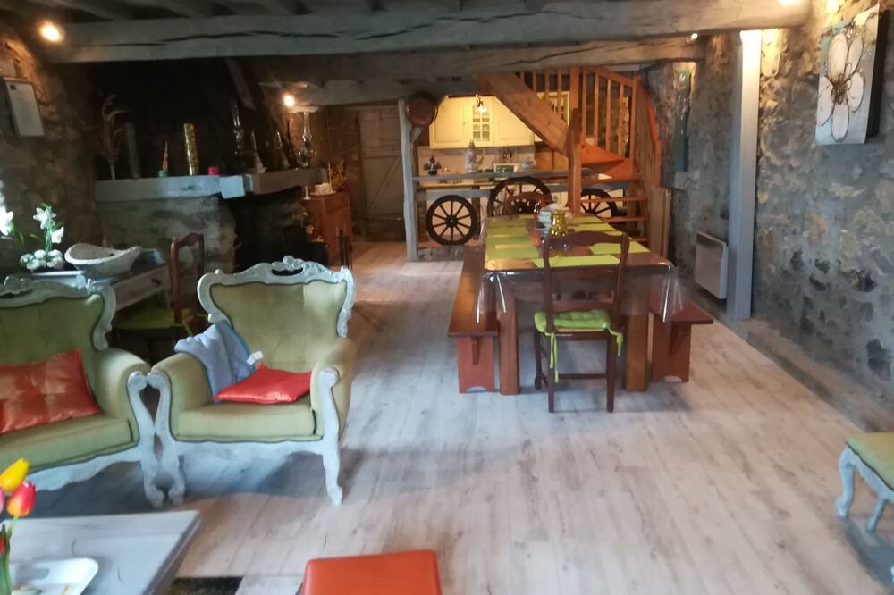 Photo of Livingroom in Aussurucq