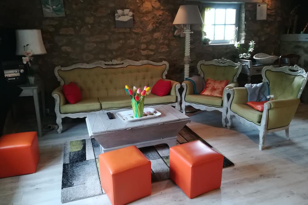 Photo of Livingroom in Aussurucq