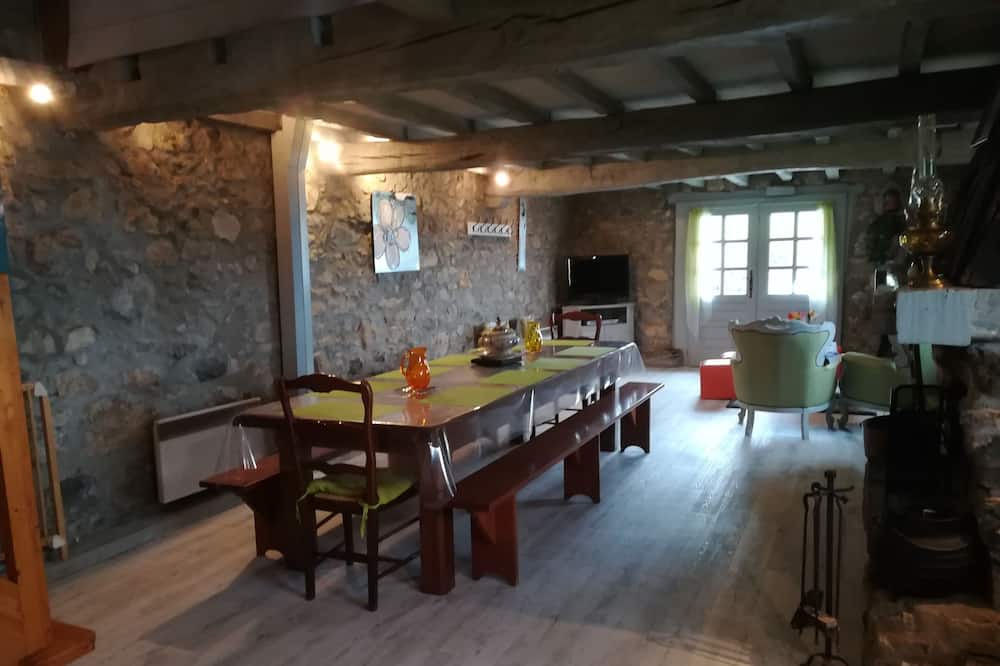 Photo of Livingroom in Aussurucq