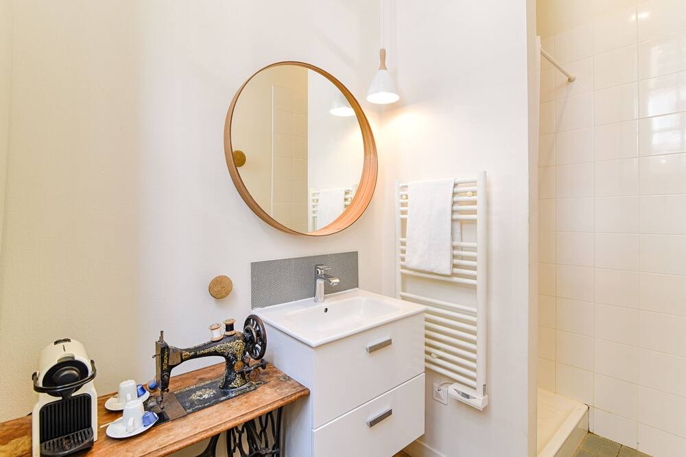 Photo of Bathroom in Voltaire - Saint Amour