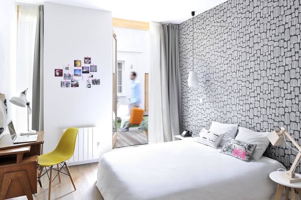 Photo of Bedroom in Voltaire - Saint Amour