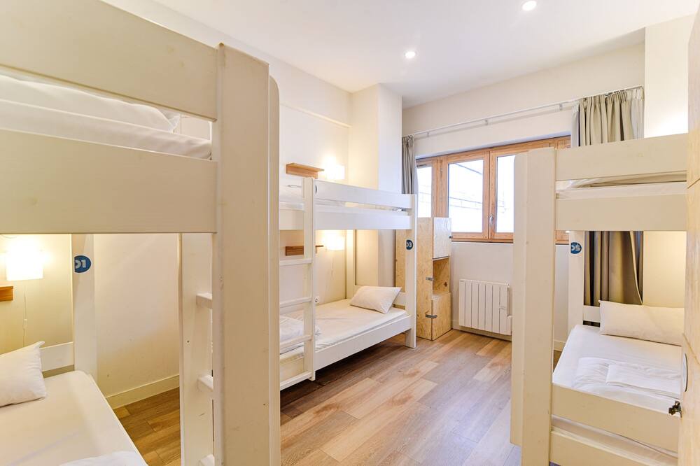 Photo of Bedroom in Voltaire - Saint Amour