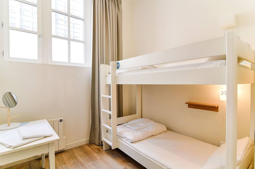 Photo of Bedroom in Voltaire - Saint Amour
