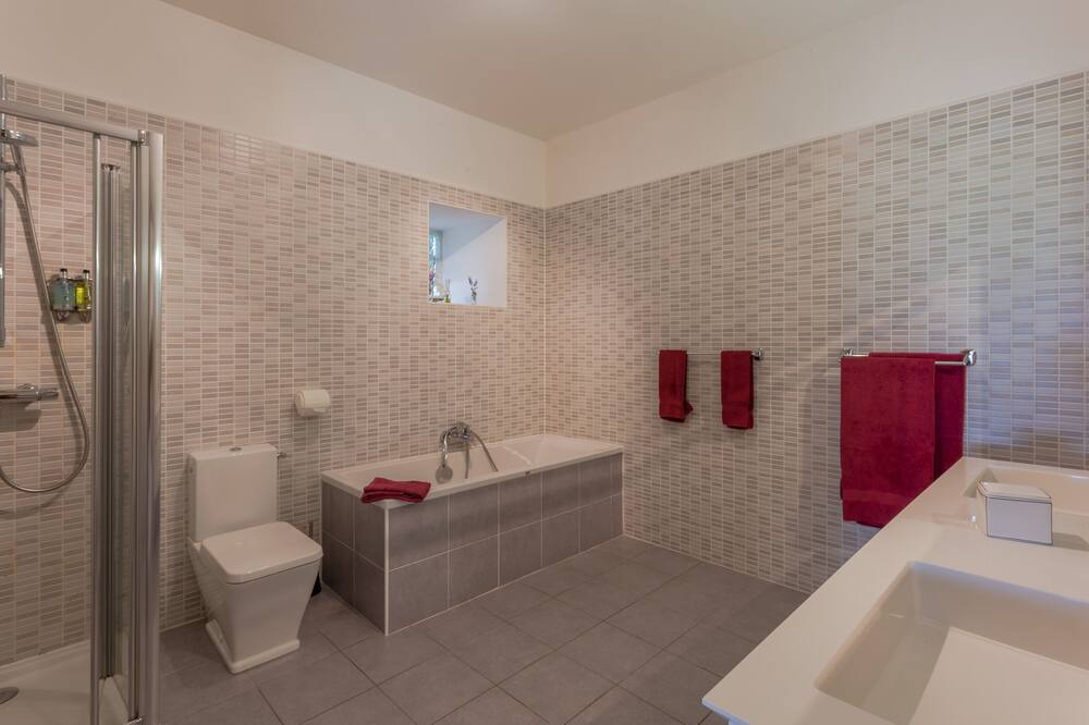 Photo of Bathroom in Montels