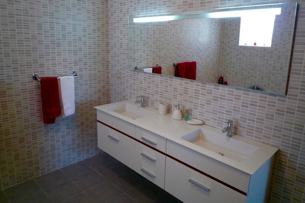 Photo of Bathroom in Montels
