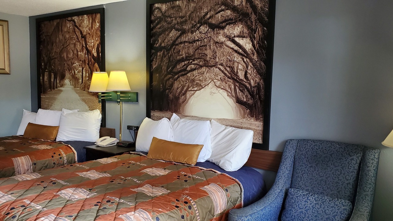 Photo of Others in Estill