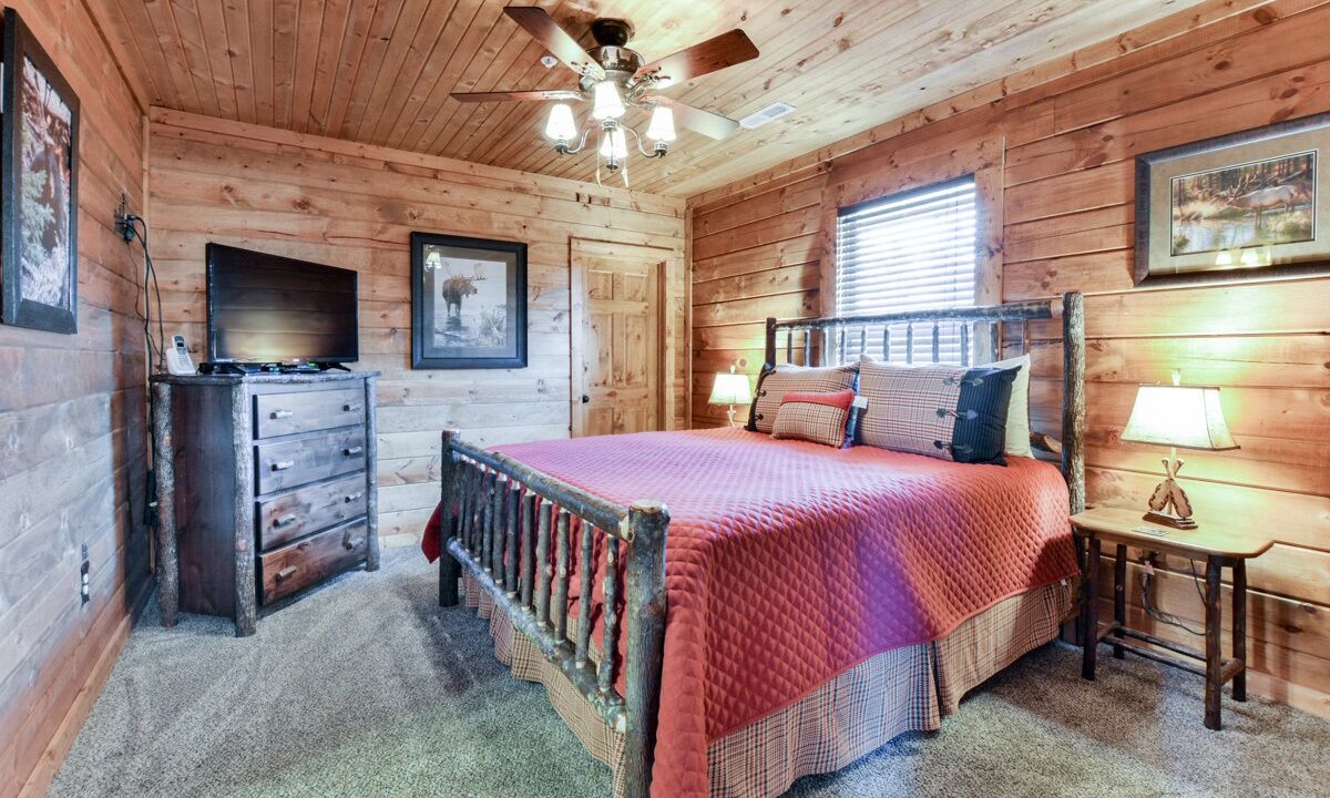 Photo of Bedroom in Branson Cedars