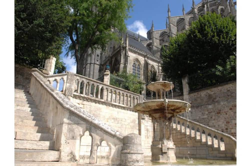 Photo of Others in Lombron