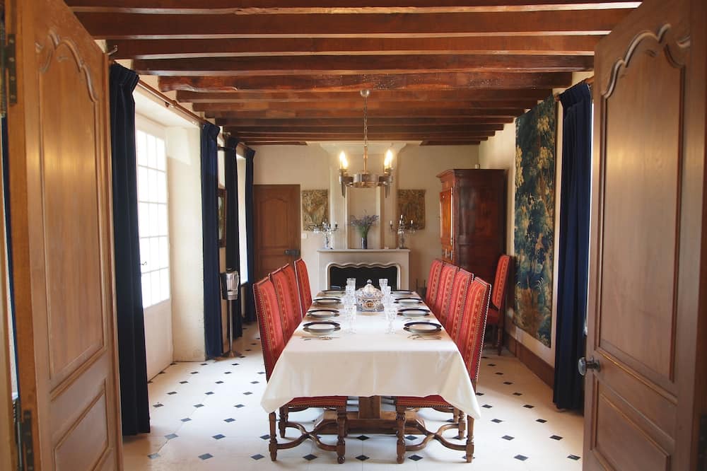 Photo of Bedroom in Lombron