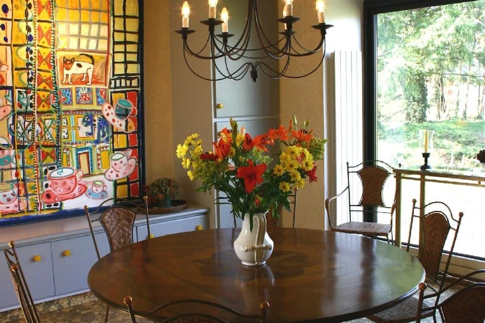 Photo of Bedroom in Lombron