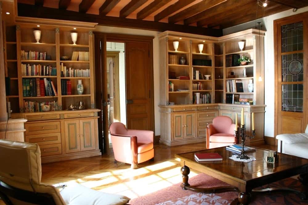 Photo of Others in Lombron