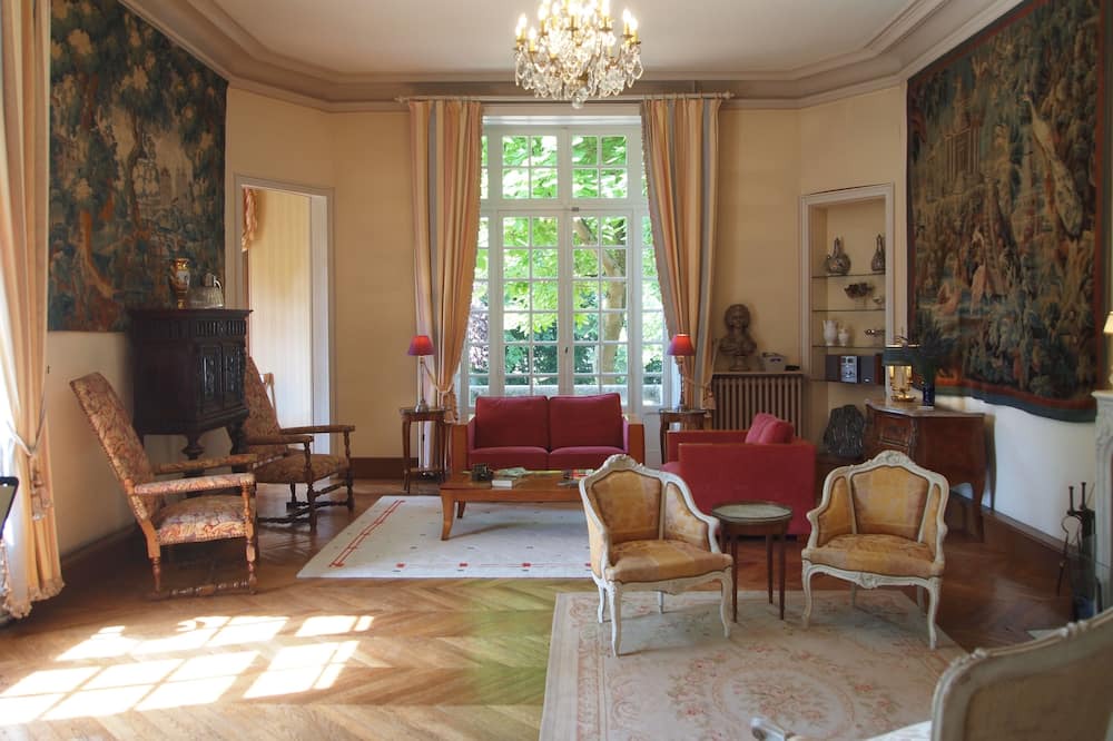 Photo of Others in Lombron