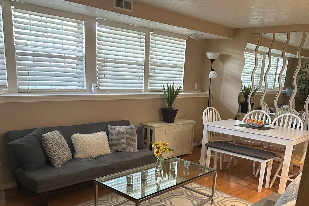 Photo of Livingroom in Gaithersburg
