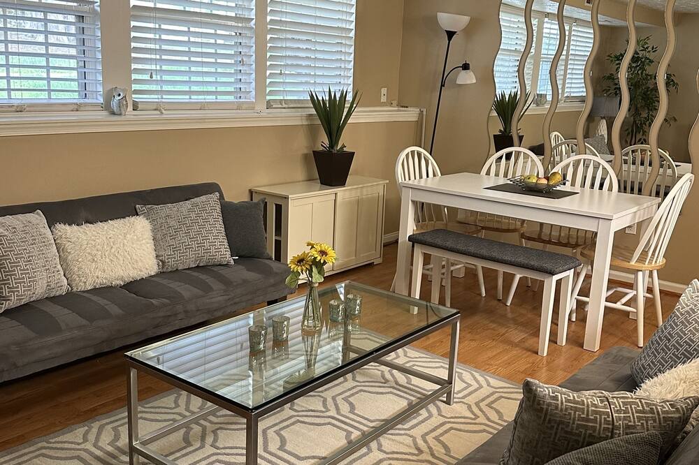 Photo of Livingroom in Gaithersburg