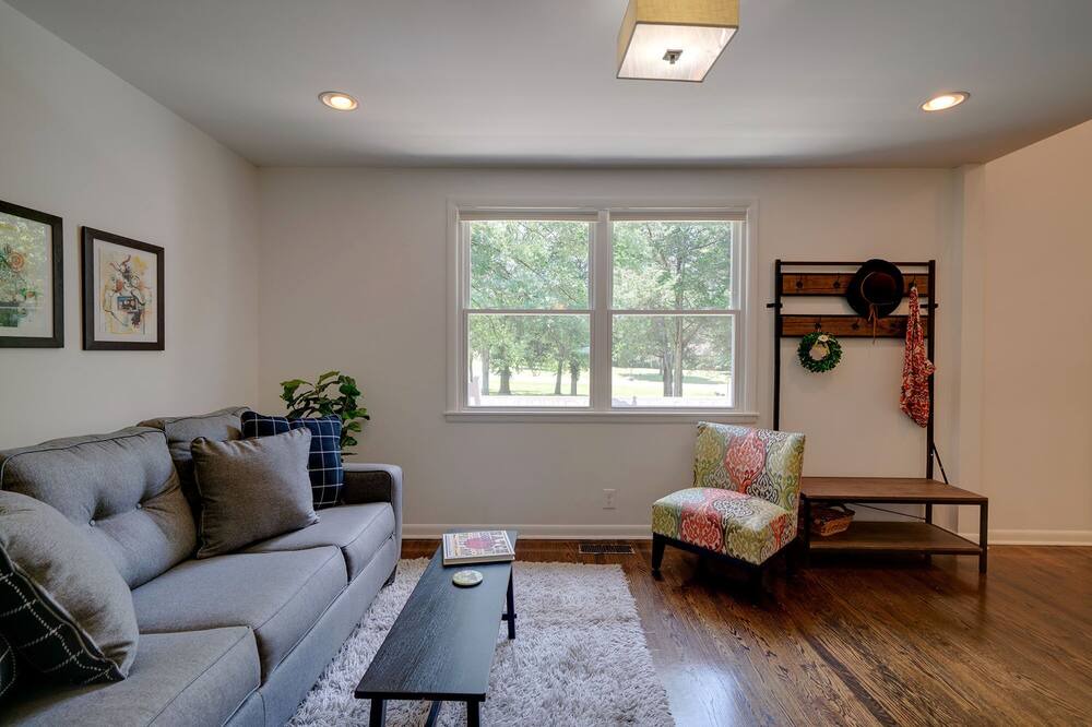 Photo of Livingroom in West Meade