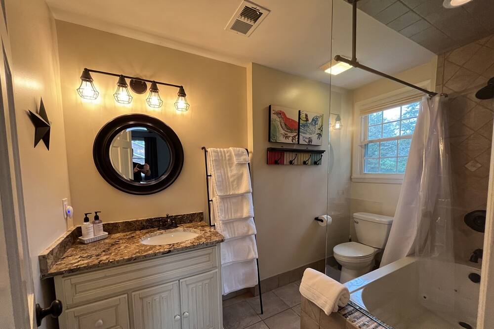 Photo of Bathroom in West Meade